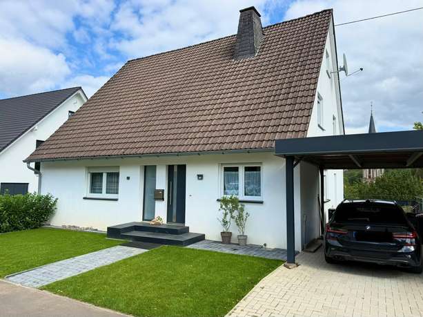 Saniertes Einfamilienhaus mit ELW in Welschen-Ennest in 57399 Kirchhundem Welschen-Ennest von Hundem-Lenne-Immobilien GmbH